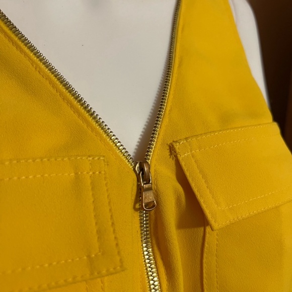 NWT Trina Turk Zipper V Neck Sleeveless Blouse - Picture 4 of 16